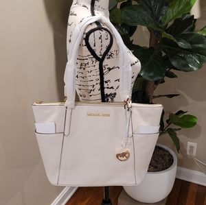 New Michael Kors Women's Bedford Large East West Top Zip Tote Bag in vanilla